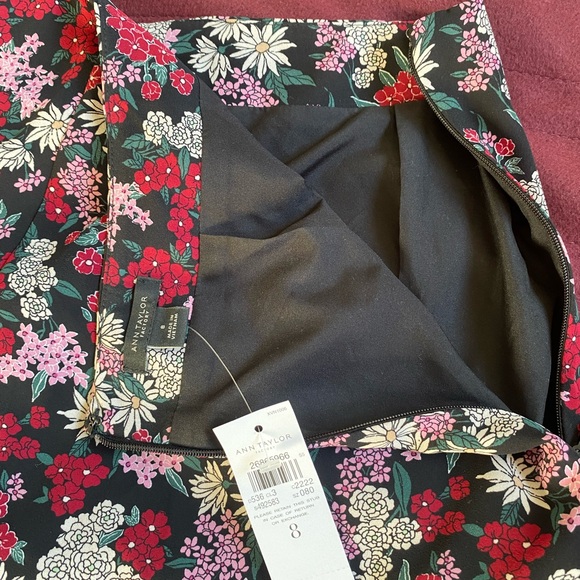 Ann Taylor Factory Japanese Inspired Floral Women's Skirt - Red and Black - Picture 6 of 7